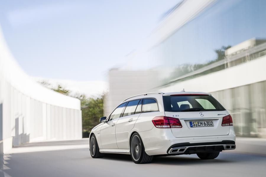  Mercedes-Benz E63 AMG Estate 2013 года  (фото 11 из 18)